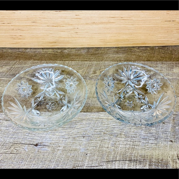 Set of 2 matching 6.5” Anchor Hocking Starburst Glass Candy Dishes Pressed Cut - Picture 2 of 11